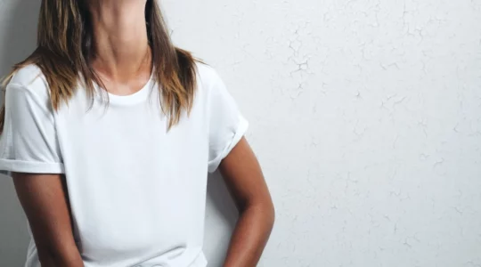 quelles-sont-les-differentes-textures-de-maille-utilisees-pour-les-t-shirts-blancs