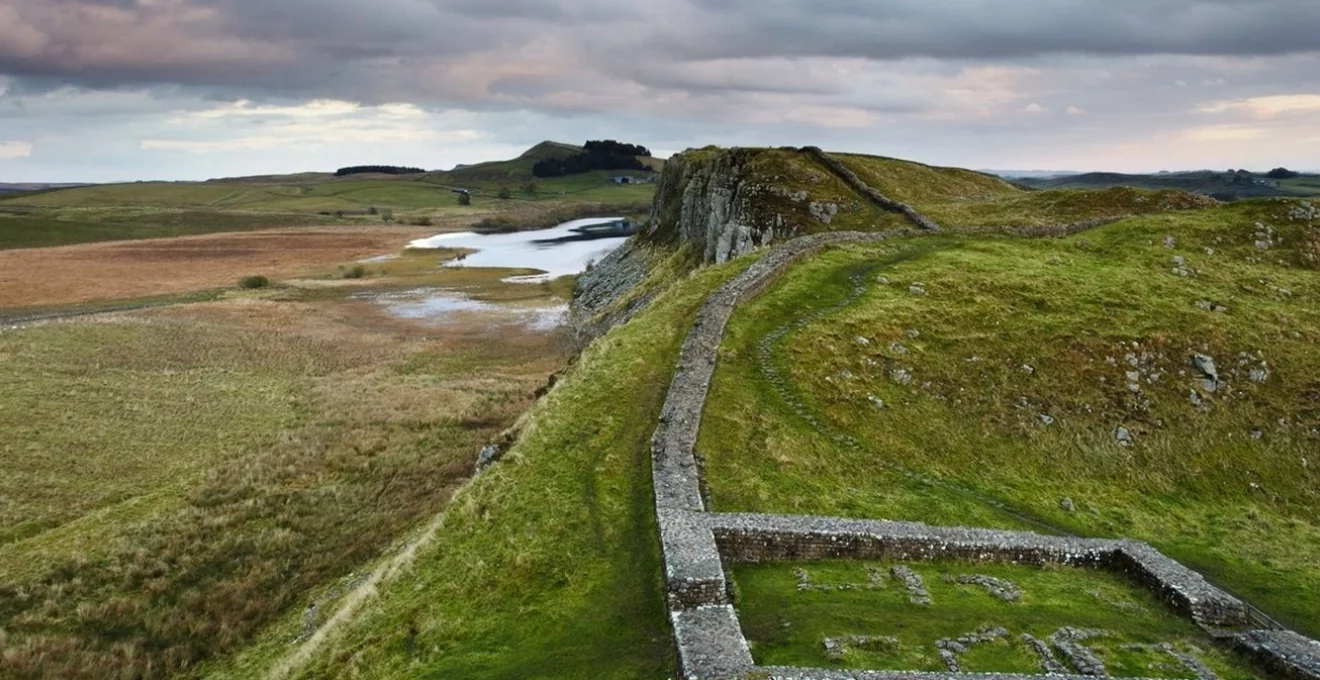 du-mur-d-hadrien-aux-forteresses-medievales-lecture-historique-des-frontieres-du-royaume-uni