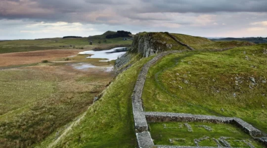 du-mur-d-hadrien-aux-forteresses-medievales-lecture-historique-des-frontieres-du-royaume-uni